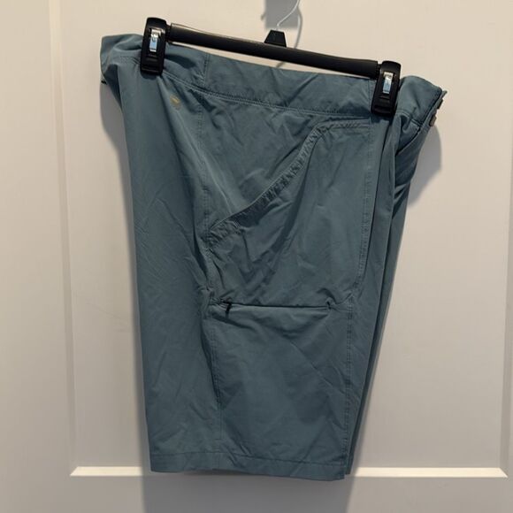 Mountain Hardwear Women's High-Rise Bermuda Shorts. Size 10 - Picture 5 of 10